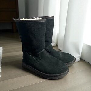 UGG Black Shearling Zip Boots – Kids 3 / Women’s 5